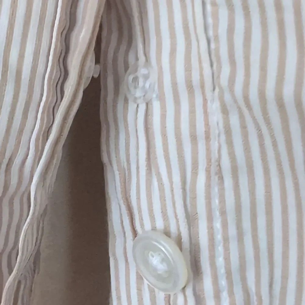 Le Chateau Striped Beige and Cream Pintick Shirt Size S - Picture 7 of 10